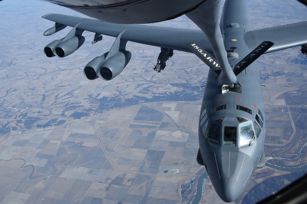 Refueling B-52H Stratofortresses