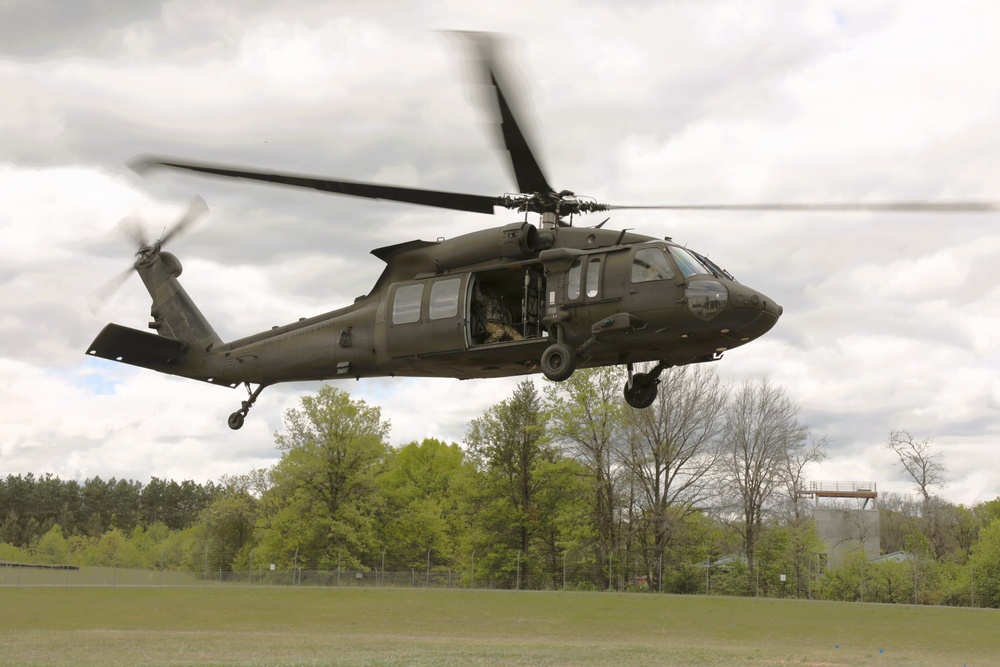 Soldiers with 13th Battalion, 100th Regiment hold slingload training at McCoy; Wisconsin National Guard Black Hawks, crews assist