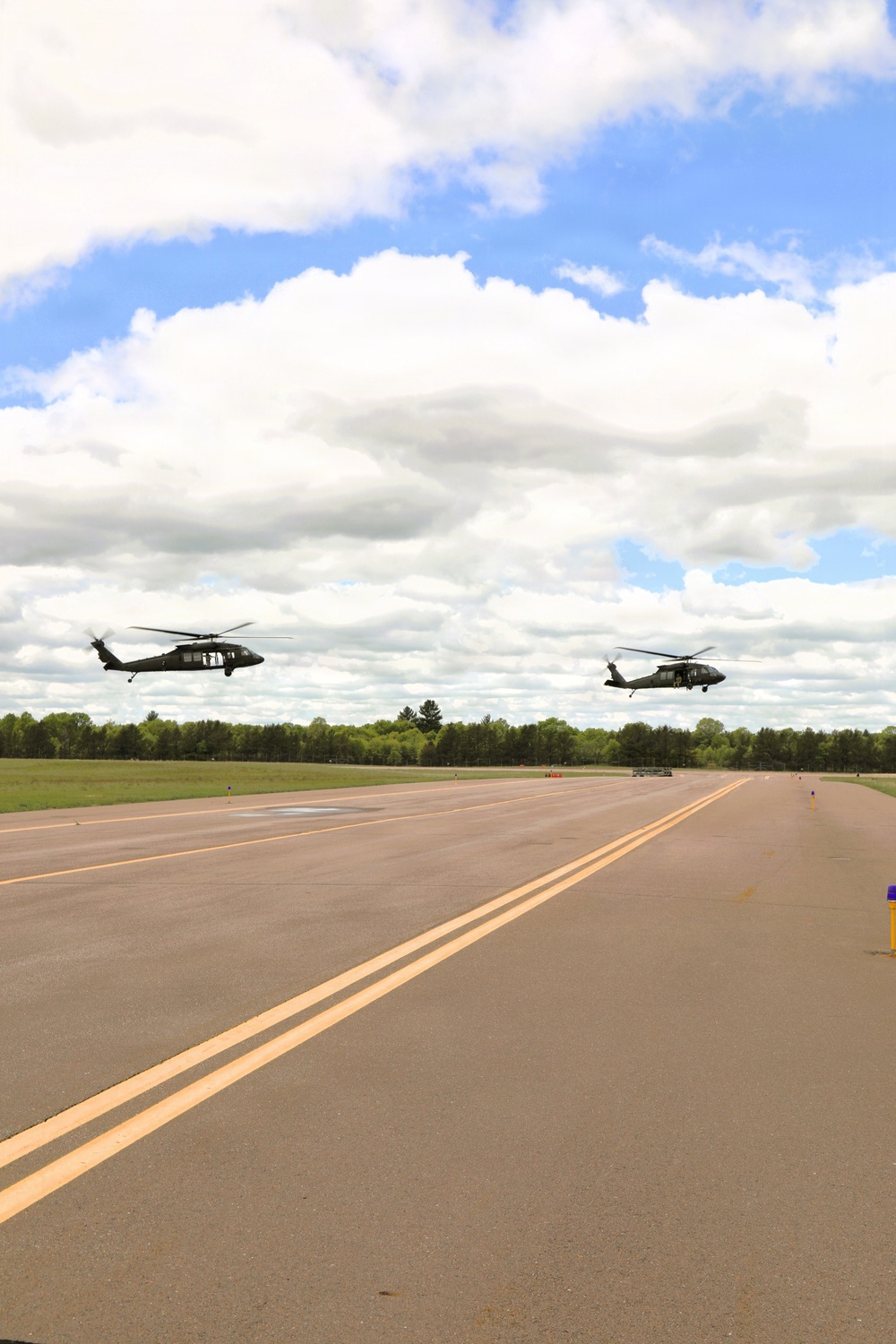 Soldiers with 13th Battalion, 100th Regiment hold slingload training at McCoy; Wisconsin National Guard Black Hawks, crews assist
