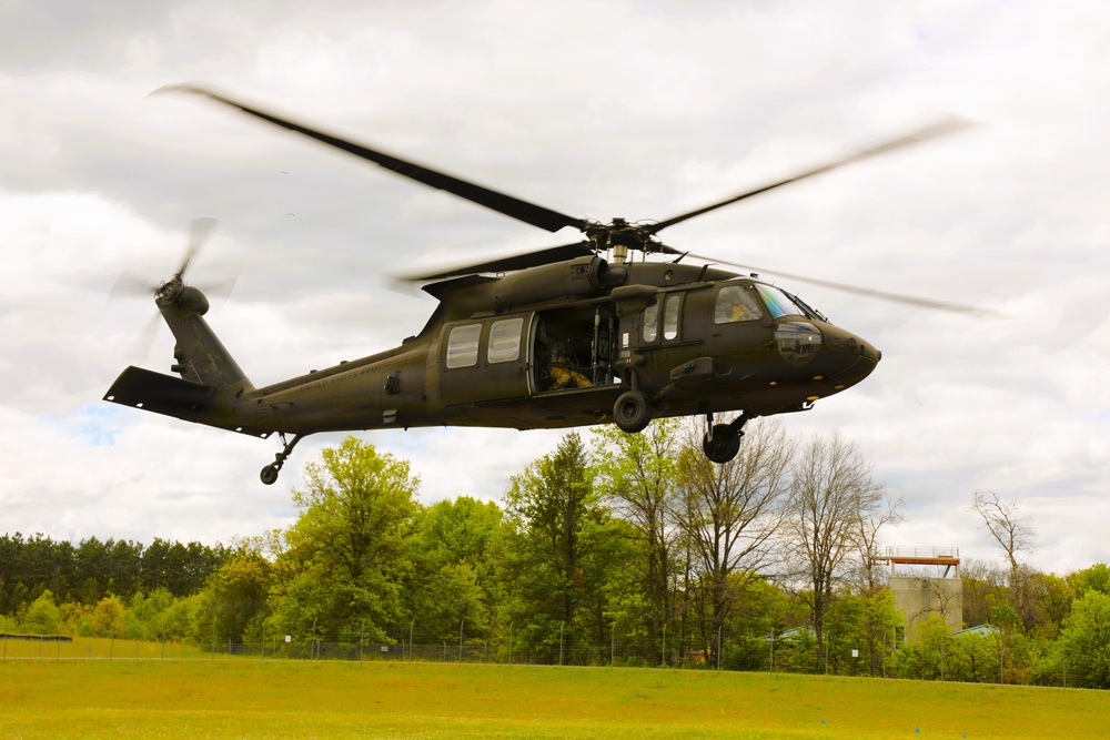 Soldiers with 13th Battalion, 100th Regiment hold slingload training at McCoy; Wisconsin National Guard Black Hawks, crews assist