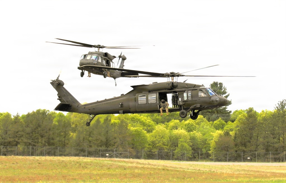 Soldiers with 13th Battalion, 100th Regiment hold slingload training at McCoy; Wisconsin National Guard Black Hawks, crews assist