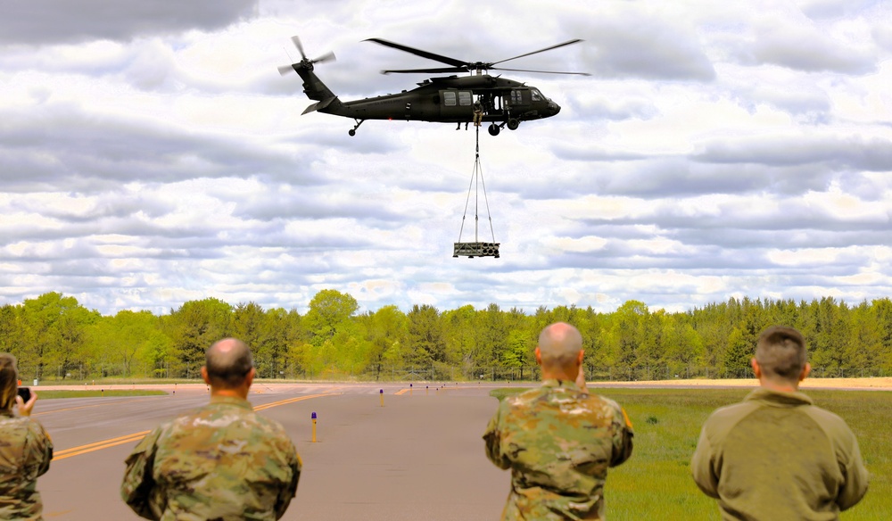 Soldiers with 13th Battalion, 100th Regiment hold slingload training at McCoy; Wisconsin National Guard Black Hawks, crews assist