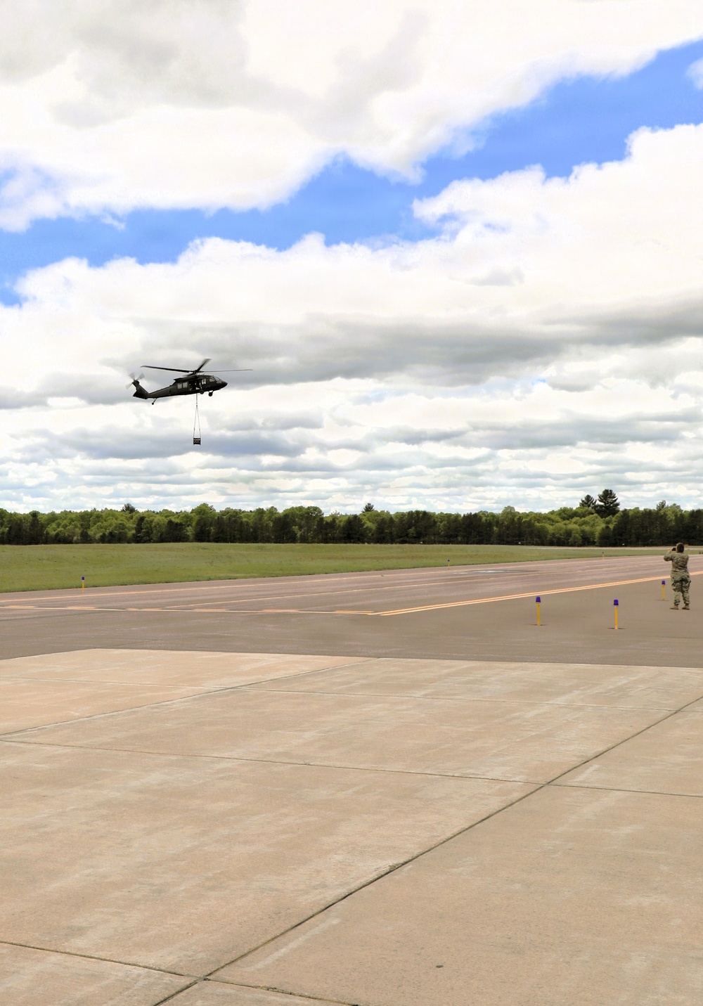 Soldiers with 13th Battalion, 100th Regiment hold slingload training at McCoy; Wisconsin National Guard Black Hawks, crews assist