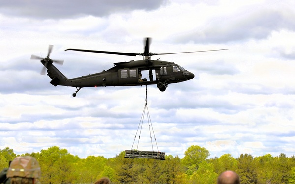 Soldiers with 13th Battalion, 100th Regiment hold slingload training at McCoy; Wisconsin National Guard Black Hawks, crews assist
