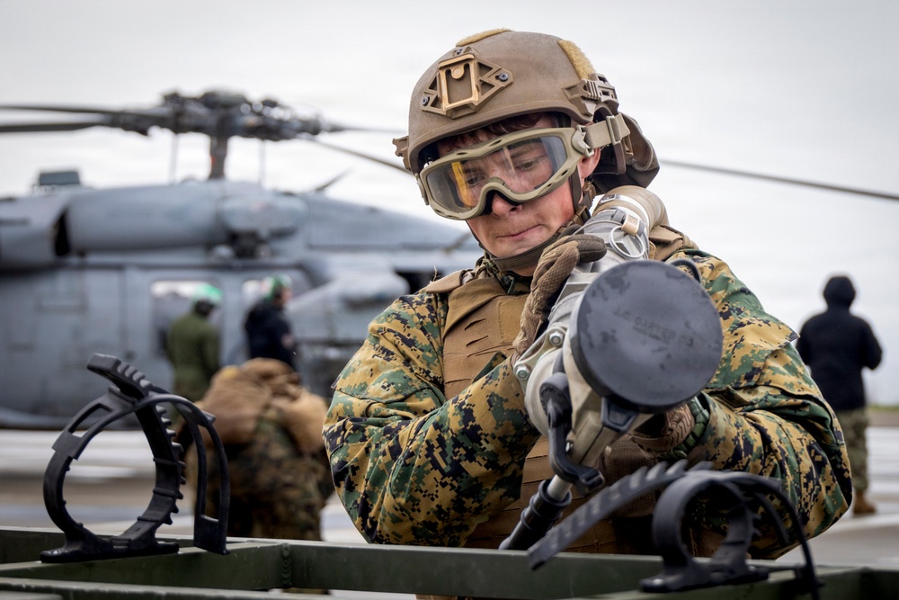 MWSS-373 and HSC-8 enhance joint expeditionary readiness during FARP training