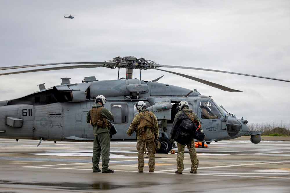 MWSS-373 and HSC-8 enhance joint expeditionary readiness during FARP training