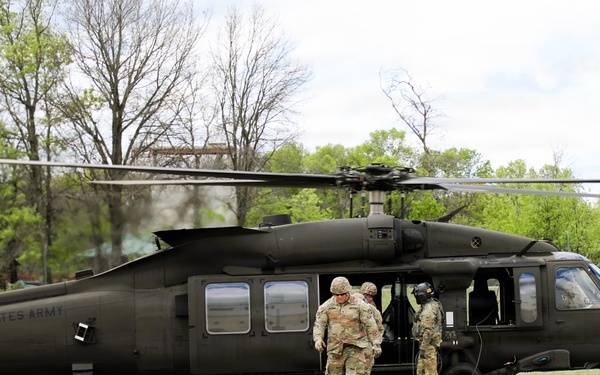 Soldiers with 13th Battalion, 100th Regiment hold slingload training at McCoy; Wisconsin National Guard Black Hawks, crews assist