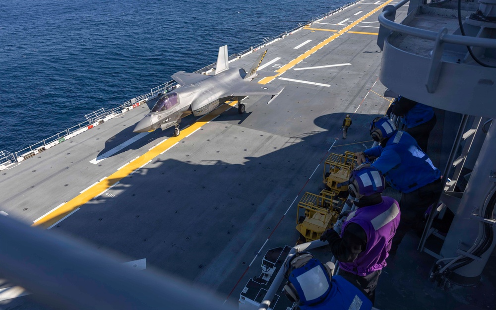 Kearsarge Conducts Flight Operations