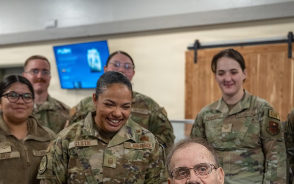 Altus Airmen deliver Valentines for Veterans
