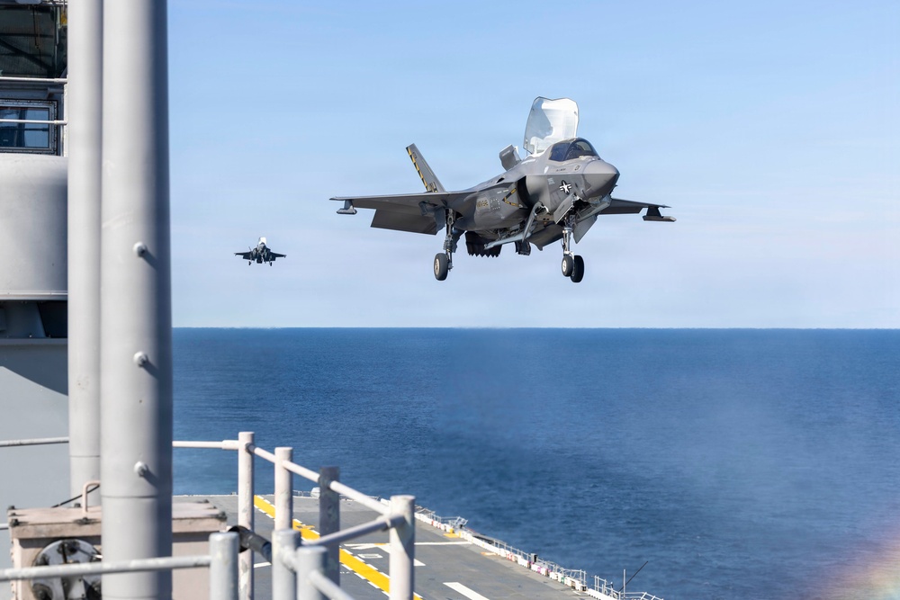 KEARSARGE CONDUCTS F-35B FLIGHT OPERATONS
