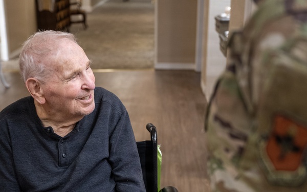 Altus Airmen deliver Valentines for Veterans