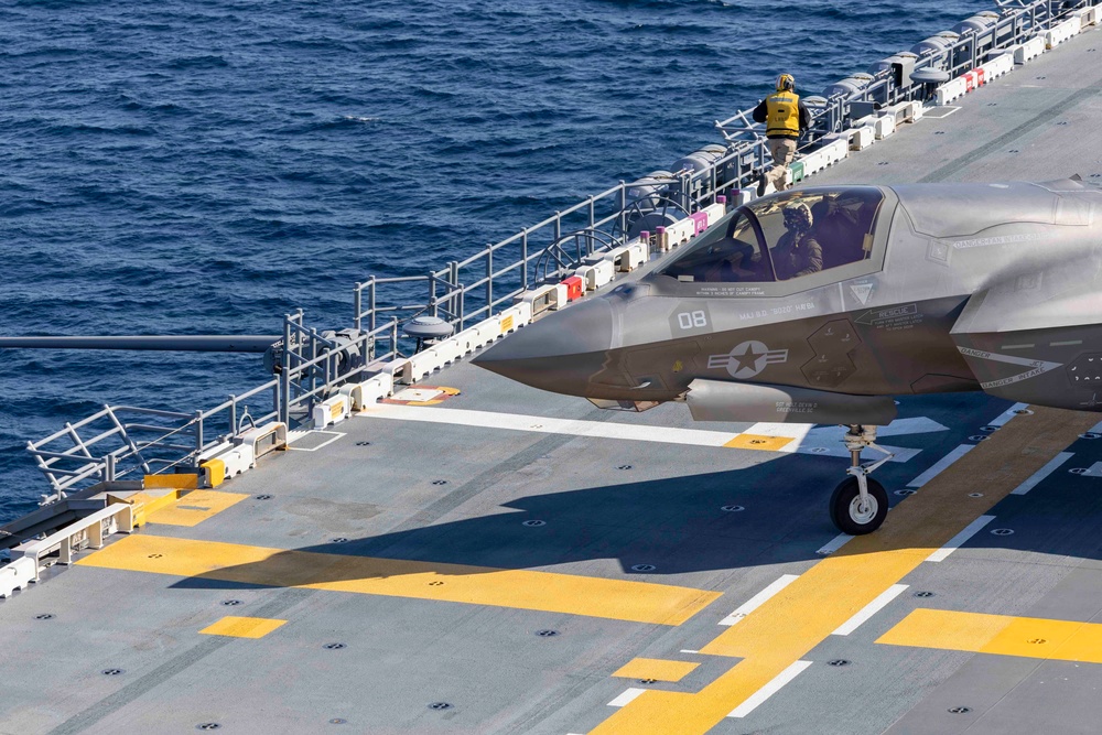 KEARSARGE CONDUCTS F-35 FLIGHT OPERATIONS