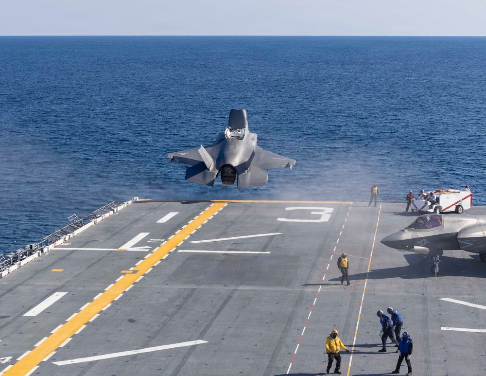 KEARSARGE CONDUCTS F-35 FLIGHT OPERATIONS