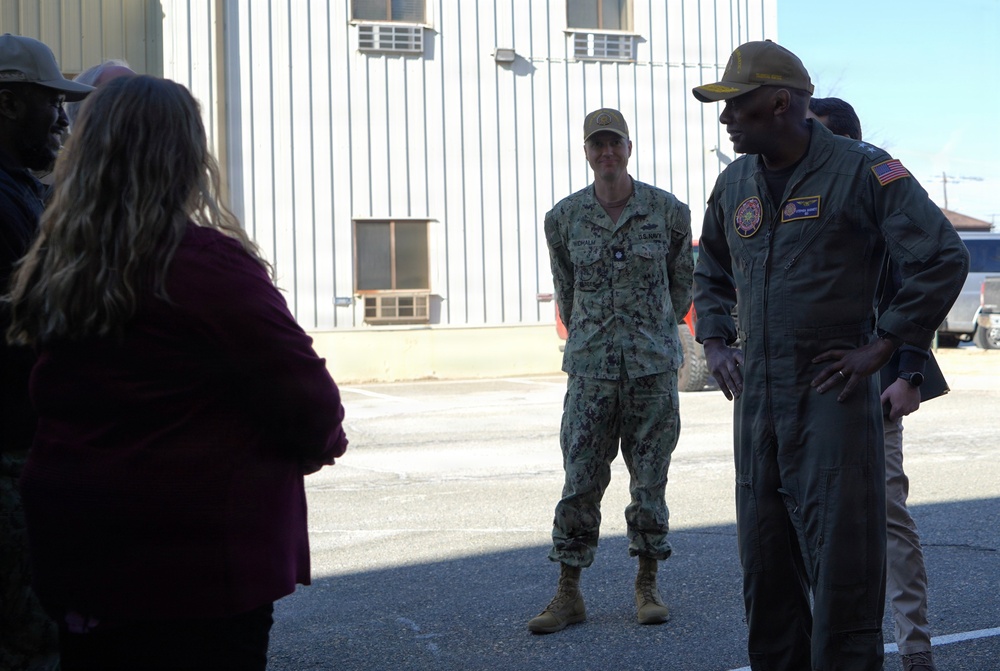 Navy Region Mid-Atlantic REGCOM visits the Huntington Hall Naval Berthing Facility in Newport News