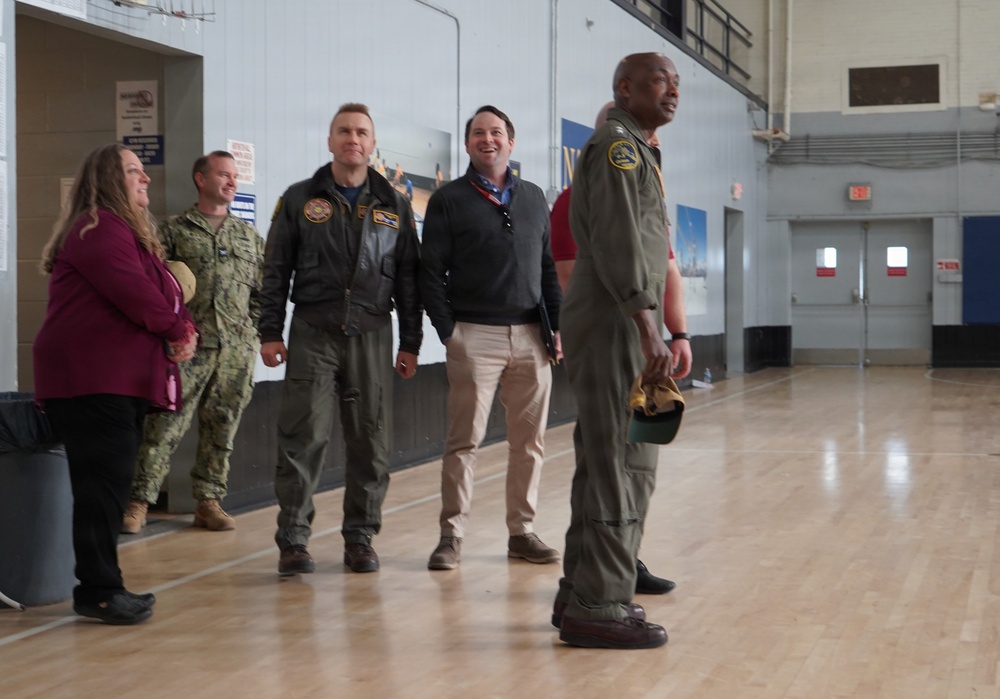 Commander, Navy Region Mid-Atlantic REGCOM visits the Huntington Hall Naval Berthing Facility in Newport News
