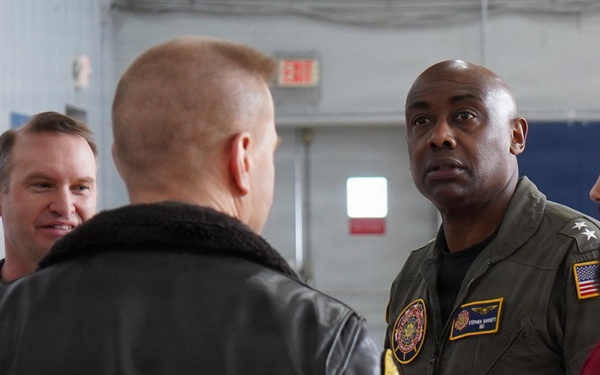 Commander, Navy Region Mid-Atlantic REGCOM visits the Huntington Hall Naval Berthing Facility in Newport News