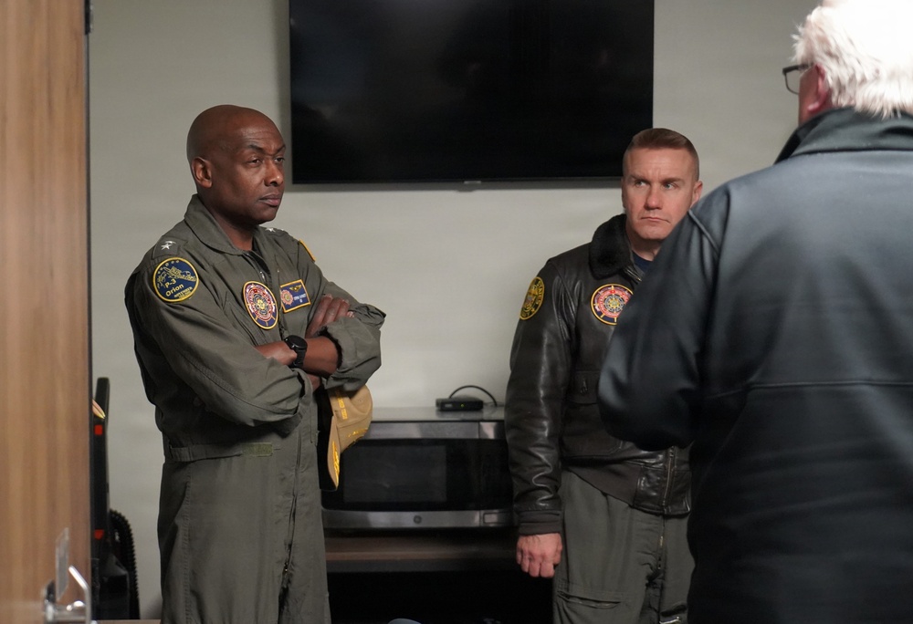 Commander, Navy Region Mid-Atlantic REGCOM visits the Huntington Hall Naval Berthing Facility in Newport News