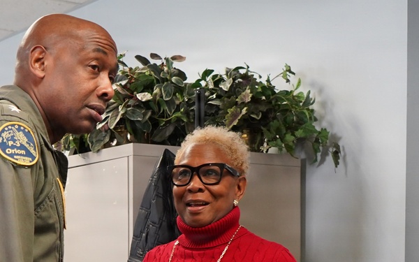 Commander, Navy Region Mid-Atlantic REGCOM visits the Huntington Hall Naval Berthing Facility in Newport News