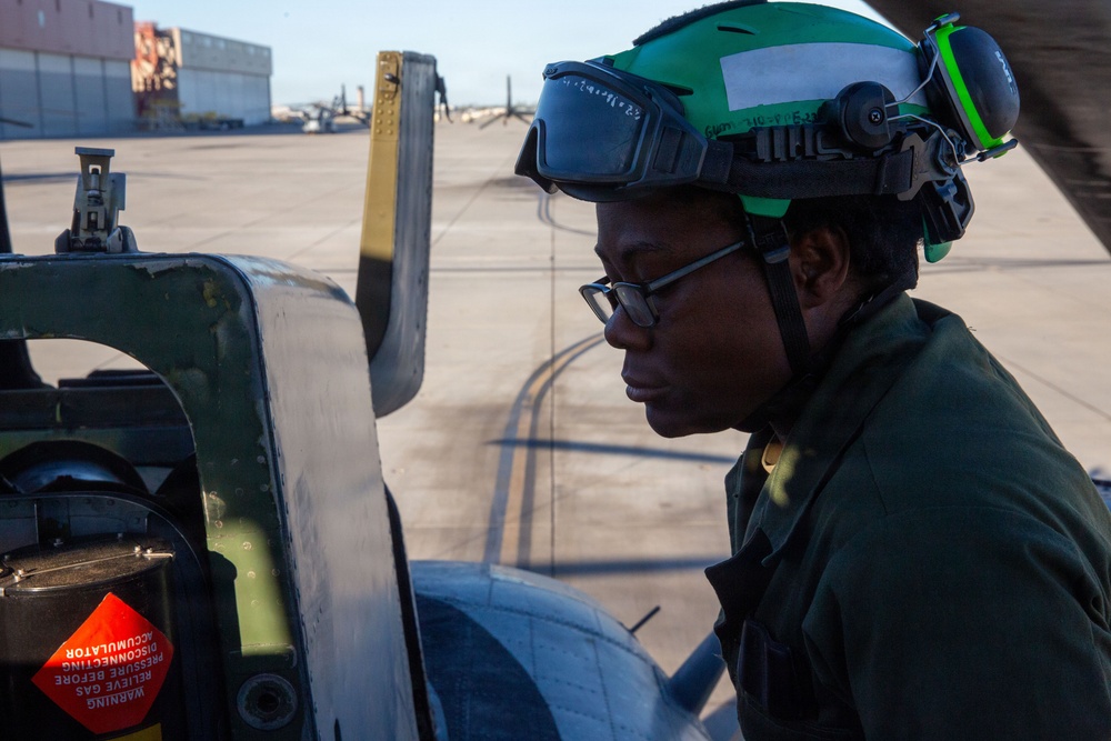 HMH-465 DFT maintenance operations