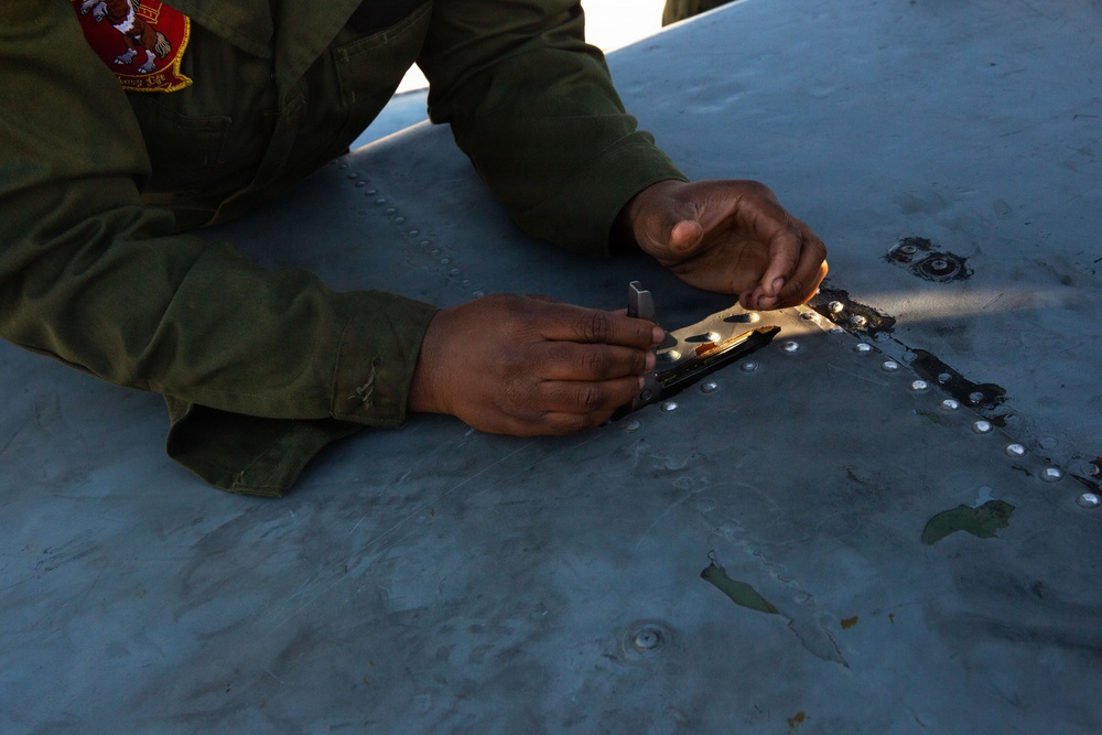 HMH-465 DFT maintenance operations