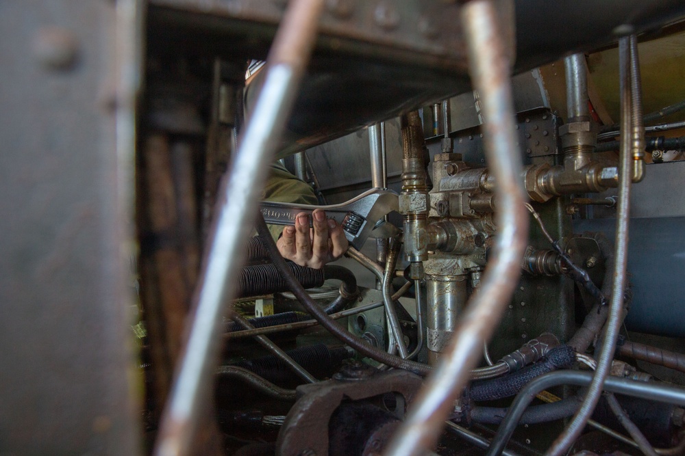 HMH-465 DFT maintenance