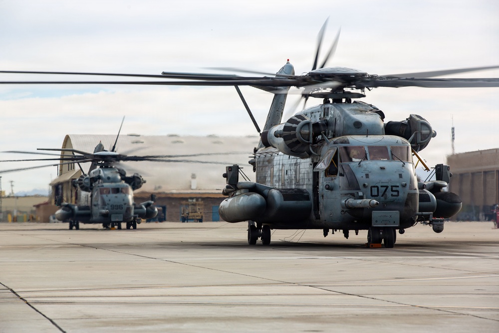 HMH-465 Conduct flight operations