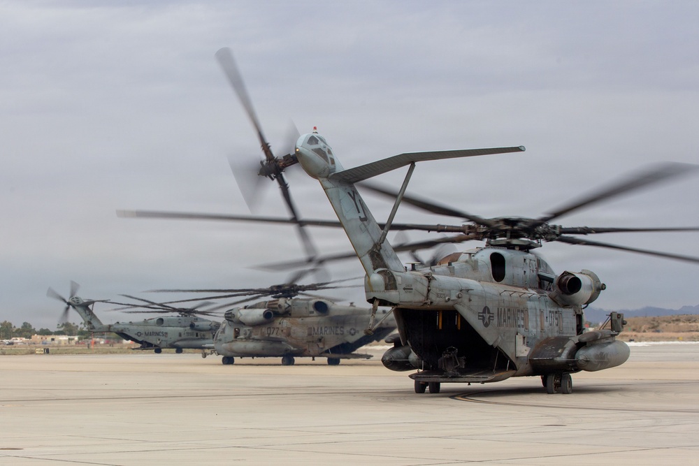 HMH-465 Conduct flight operations