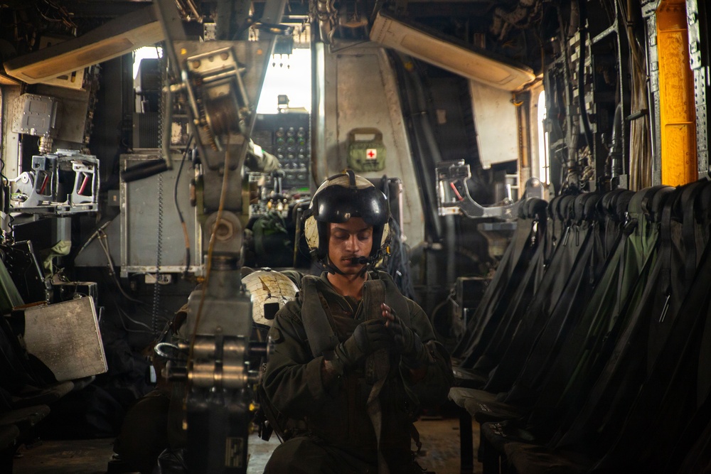 HMH-465 Conduct flight operations