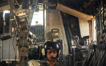 HMH-465 Conduct flight operations