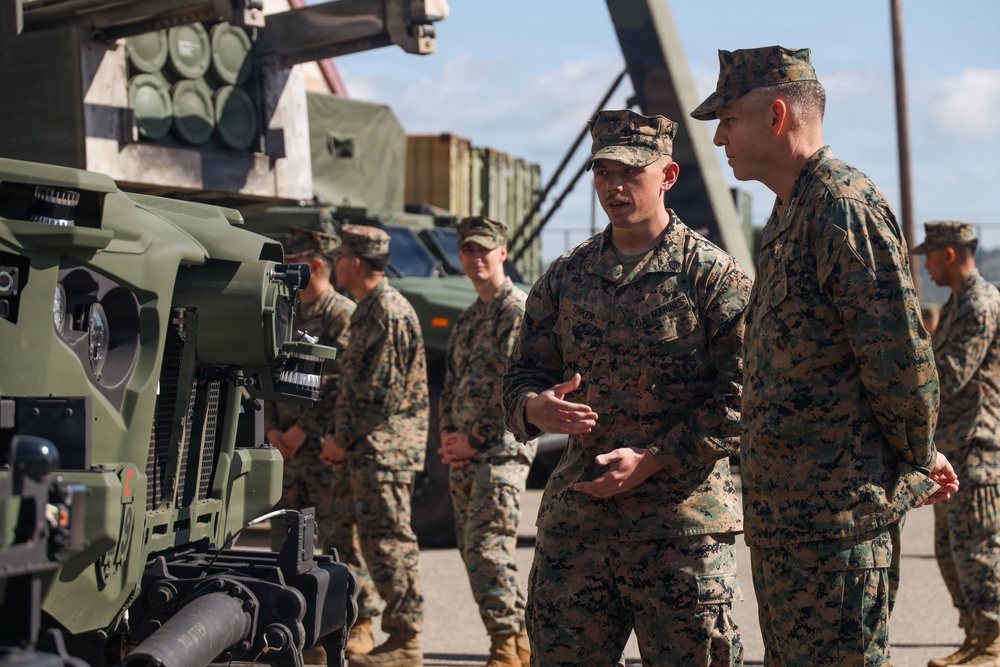 Lt. Gen. Eric Austin visits U.S. Marines with 1st MARDIV