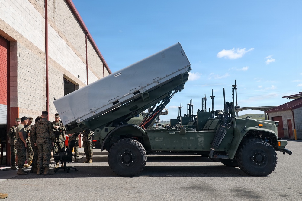 Lt. Gen. Eric Austin visits U.S. Marines with 1st MARDIV