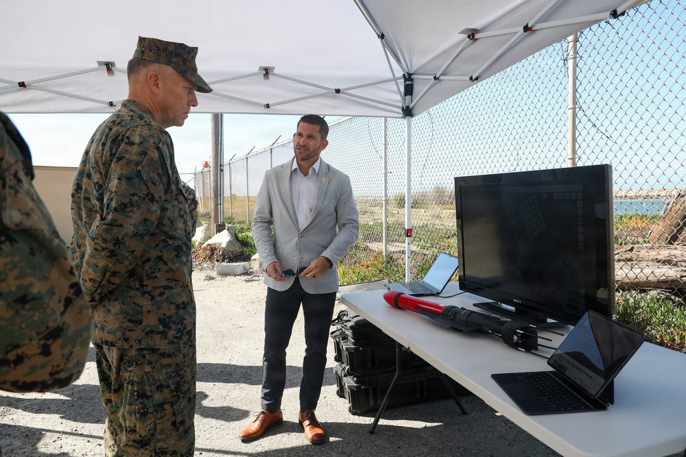 Lt. Gen. Eric Austin visits U.S. Marines with 1st MARDIV