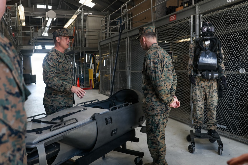 Lt. Gen. Eric Austin visits U.S. Marines with 1st MARDIV