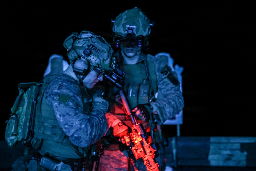 22nd MEU(SOC) | MSPF Conducts a Live-Fire Range Aboard USS Iwo Jima