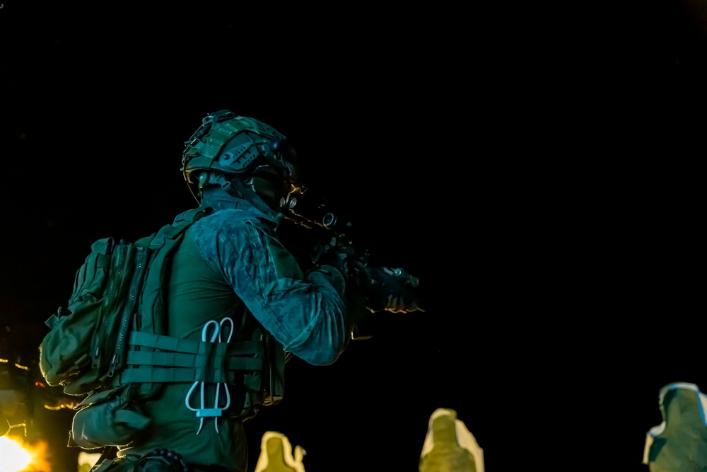 22nd MEU(SOC) | MSPF Conducts a Live-Fire Range Aboard USS Iwo Jima