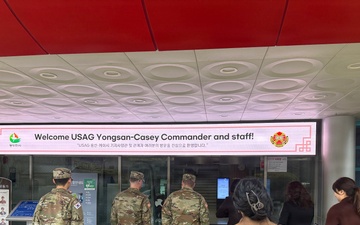 Yongsan-Casey command team and Dongducheon City Mayor exchange holiday greetings