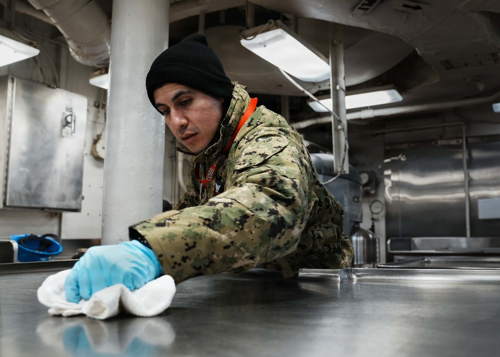 Ike Conducts Planned Incremental Availability maintenance period