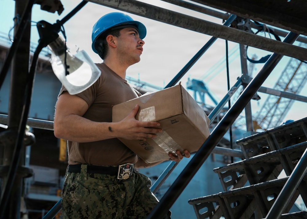 Ike Conducts Planned Incremental Availability maintenance period