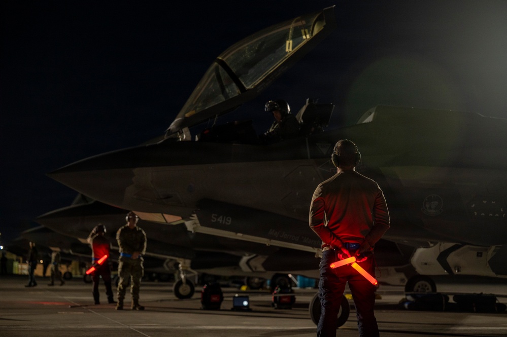 F-35s fly night ops for RF-N 26-1