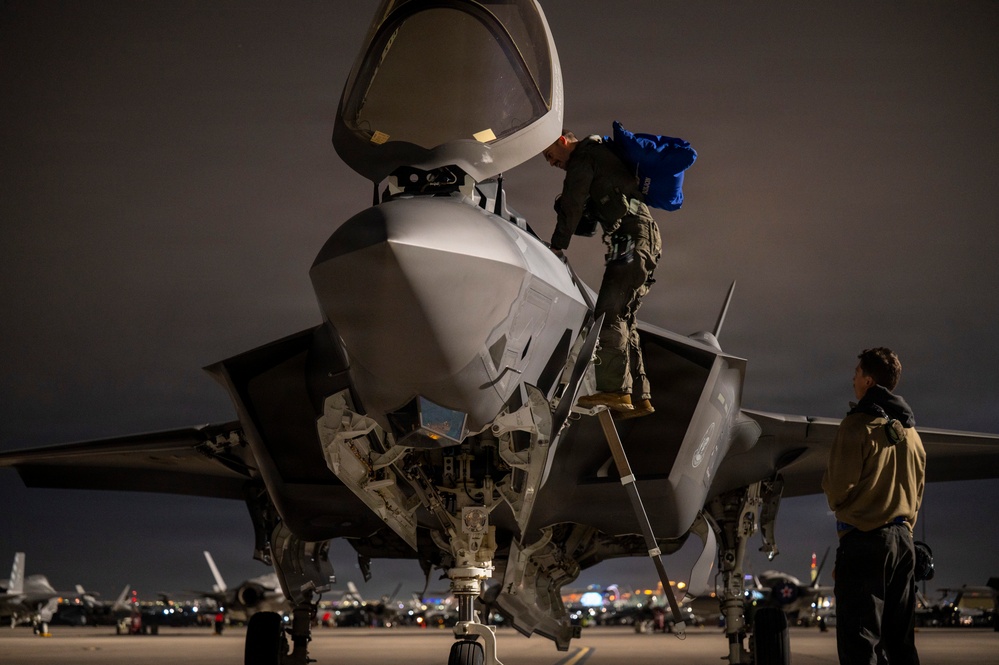 F-35s fly night ops for RF-N 26-1
