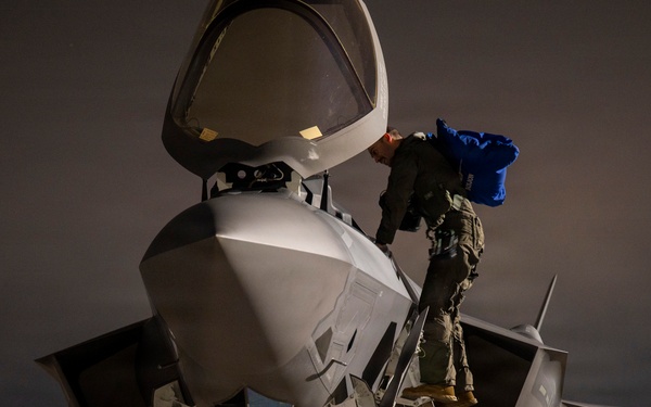 F-35s fly night ops for RF-N 26-1