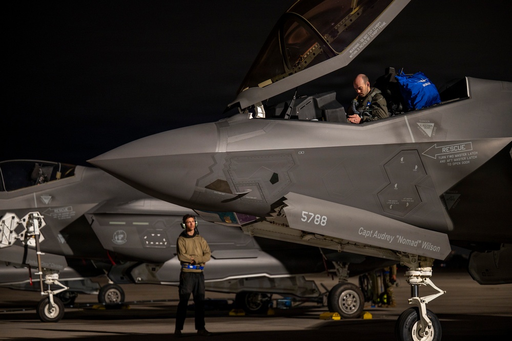 F-35s fly night ops for RF-N 26-1
