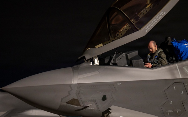 F-35s fly night ops for RF-N 26-1