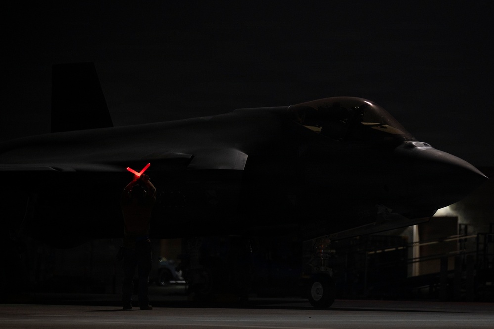 F-35s fly night ops for RF-N 26-1