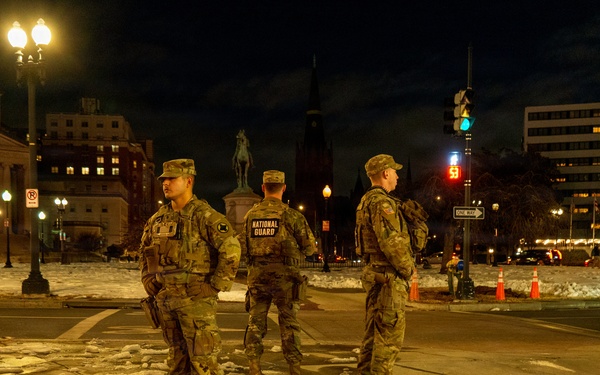 Arkansas Guardsmen Conduct Night Patrol in Support of D.C. Safe and Beautiful