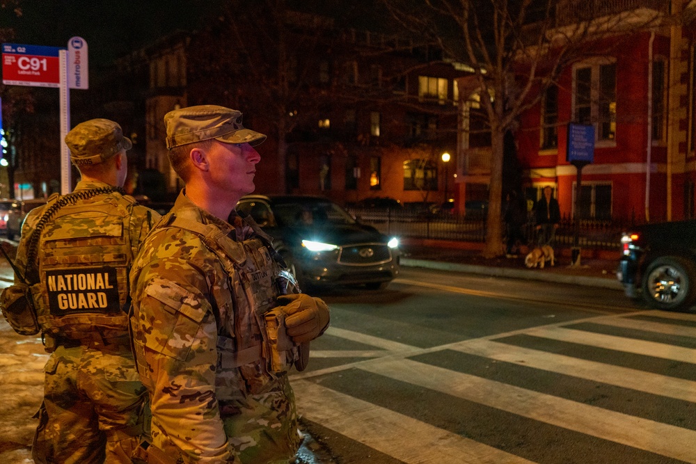 Arkansas Guardsmen Conduct Night Patrol in Support of D.C. Safe and Beautiful