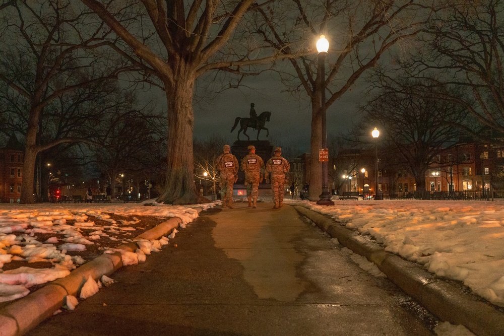 Arkansas Guardsmen Conduct Night Patrol in Washington D.C.