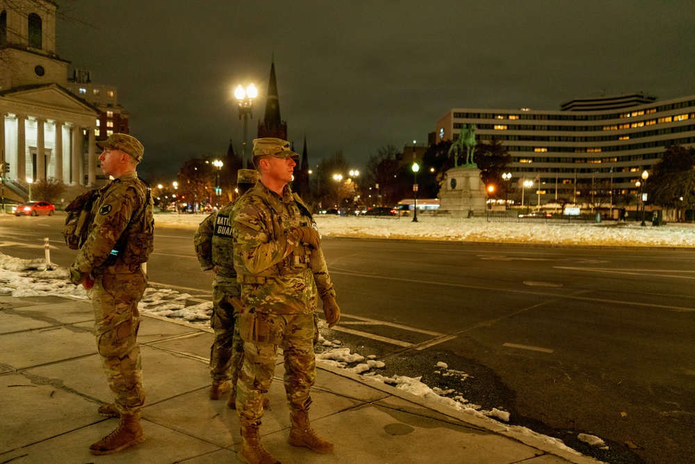 Arkansas Guardsmen Conduct Night Patrol in Support of D.C. Safe and Beautiful