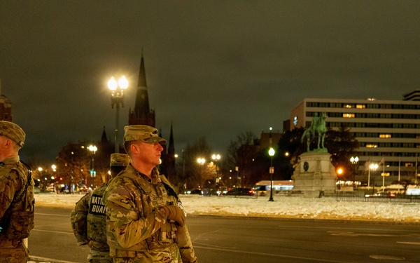 Arkansas Guardsmen Conduct Night Patrol in Support of D.C. Safe and Beautiful
