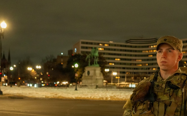 Arkansas Guardsmen Conduct Night Patrol in Washington D.C.